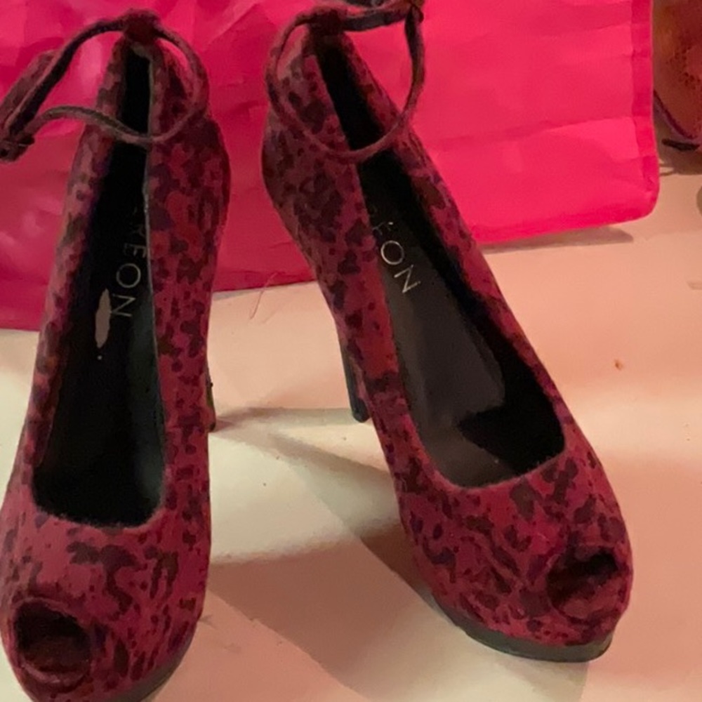 Dereon Heels